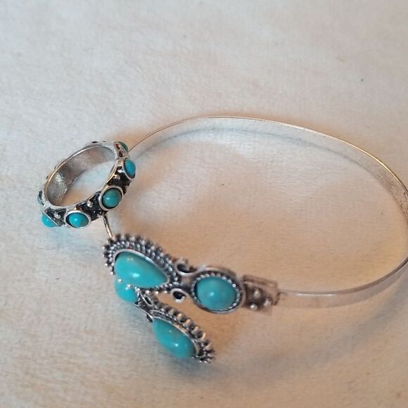 Turquoise synthetic stone bracelet and ring - Picture 1 of 6